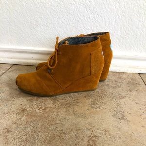 Tom’s Wedge Bootie- Camel color